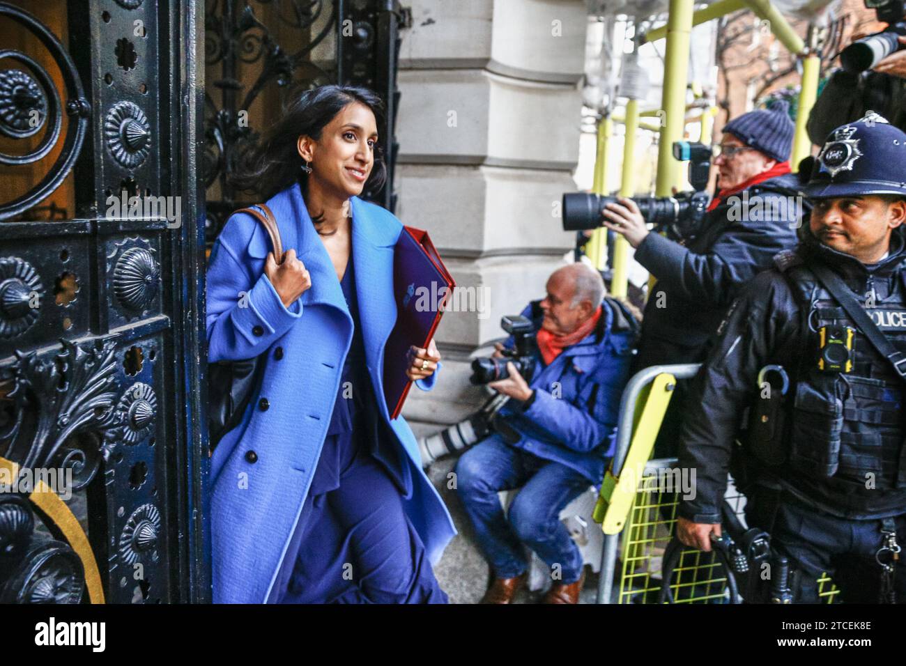 London, Großbritannien. Dezember 2023. Claire Coutinho, Abgeordnete, Staatssekretärin für Energiesicherheit und Net Zero. Die Minister nehmen an der wöchentlichen Kabinettssitzung in der Downing Street 10 in Westminster, London, England, Teil. Quelle: Imageplotter/Alamy Live News Stockfoto