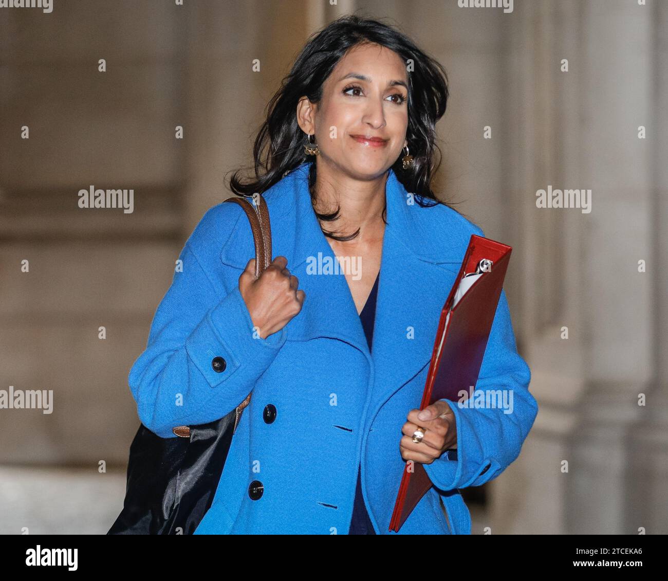 London, Großbritannien. Dezember 2023. Claire Coutinho, Abgeordnete, Staatssekretärin für Energiesicherheit und Net Zero. Die Minister nehmen an der wöchentlichen Kabinettssitzung in der Downing Street 10 in Westminster, London, England, Teil. Quelle: Imageplotter/Alamy Live News Stockfoto