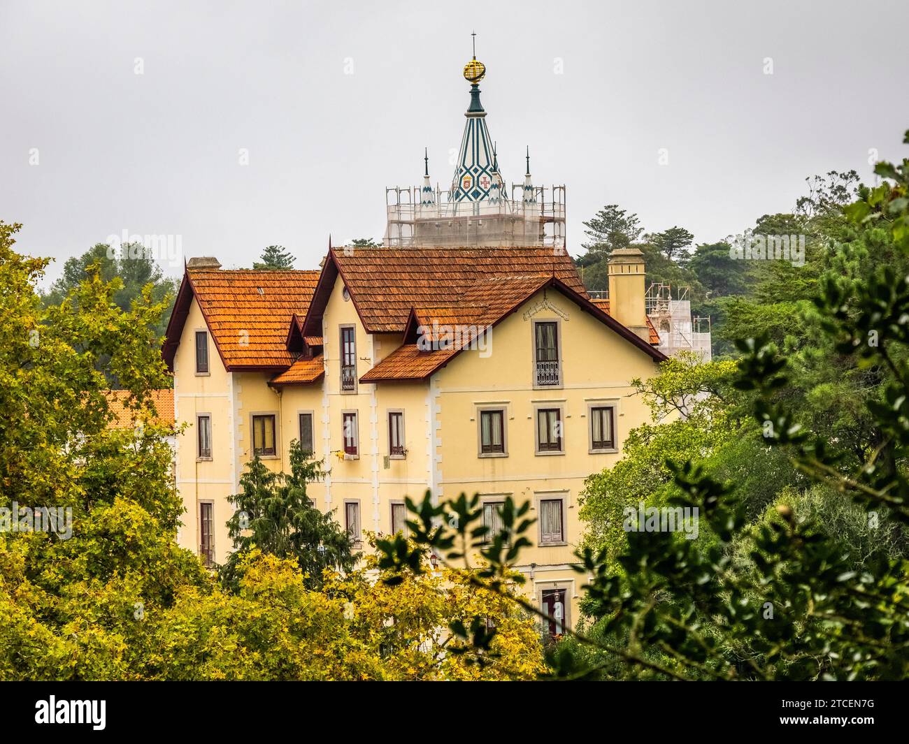 Farbenfrohe Gebäude in der Stadt Sintra in Portugal Stockfoto