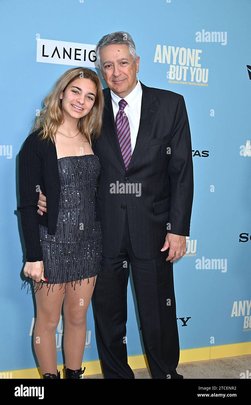 Tony Vinciquerra, Chairman und CEO von Sony Pictures Entertainment, nimmt am 11. Dezember 2023 an der Weltpremiere „Anywhere But You“ im AMC Lincoln Square Theatre in New York, New York, USA Teil. Robin Platzer/Twin Images/SIPA USA Stockfoto