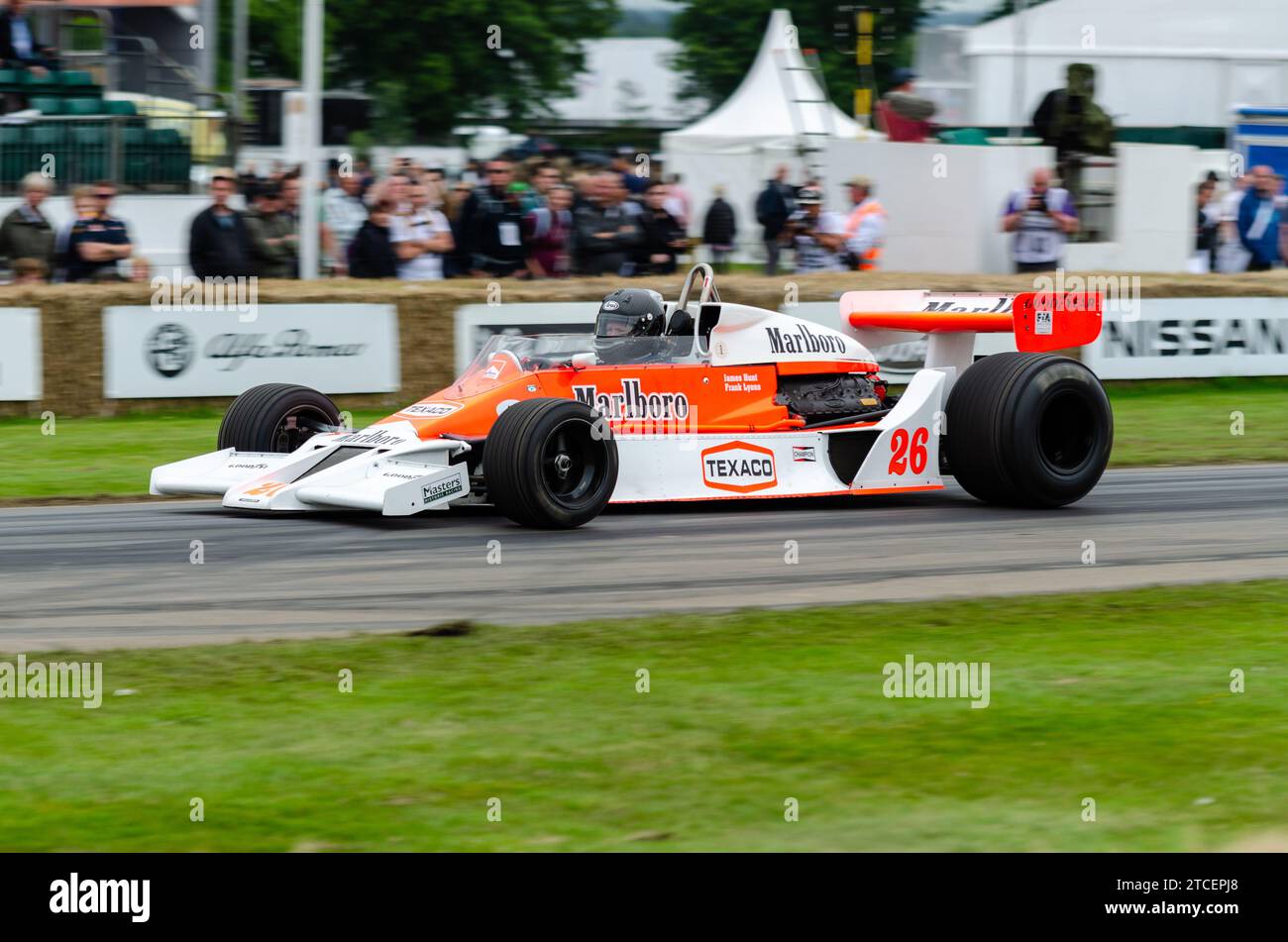 1977 McLaren M26 Grand Prix, Formel-1-Rennwagen, der beim Goodwood Festival of Speed 2016 den Hügel hinauffährt. James Hunt F1-Auto Stockfoto