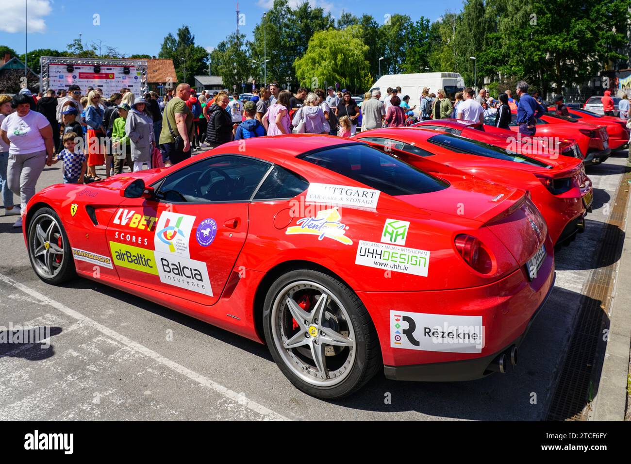 Liepaja, Lettland, 20. Juli 2023: Europäische Ferrari-Autobesitzer-Veranstaltung und öffentliche Automobilausstellung, Ferrari 599 Stockfoto