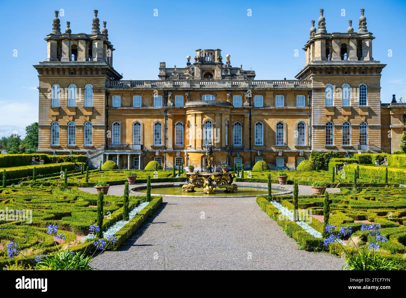 Ostfassade des Blenheim Palace vom Italienischen Garten in Woodstock, Oxfordshire, England, Großbritannien Stockfoto