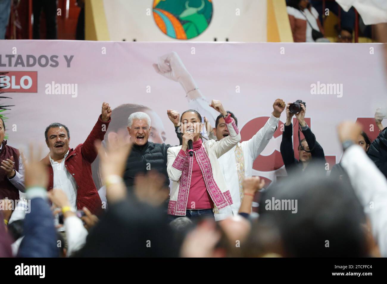 Tlaxcala, Mexiko. Dezember 2023. Claudia Sheinbaum, Präsidentschaftskandidatin für die Morena Party während ihres politischen Wahlkurses zu den Wahlen in Mexiko am Huamantla Plaza de Toros. Am 10. Dezember 2023 in Mexiko-Stadt, Mexiko (Credit Image: © Essene Hernandez/eyepix via ZUMA Press Wire) NUR REDAKTIONELLE VERWENDUNG! Nicht für kommerzielle ZWECKE! Stockfoto