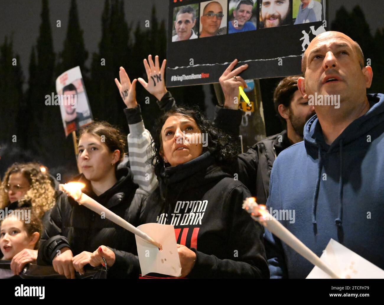 Jerusalem, Israel. Dezember 2023. Familien israelischer Geiseln tragen