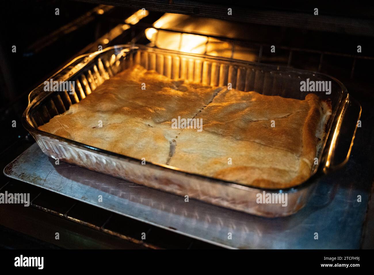 Schinken-Käse-Halbmond-Bake Stockfoto