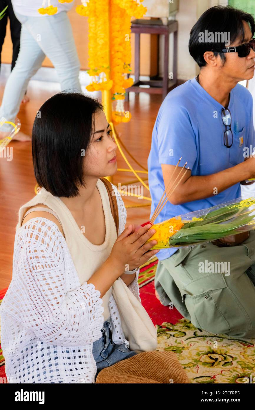 Wat Saman Rattanaram, Schrein mit Gebeten, Chachoengsao, Thailand, Südostasien, Asien Stockfoto
