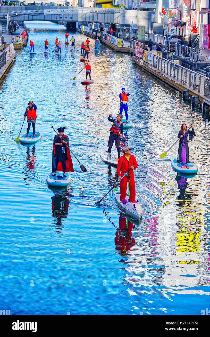 29. Oktober 2023 Besondere Art, halloween auf Booten in Osaka zu feiern Stockfoto