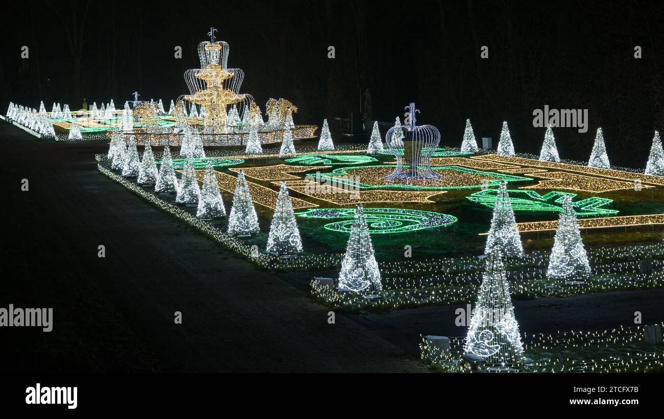 Warschau, Polen - 2. Dezember 2023: Musikgarten der Träume im Wilanow Royal Garden of Light, Warschau, Polen. Stockfoto