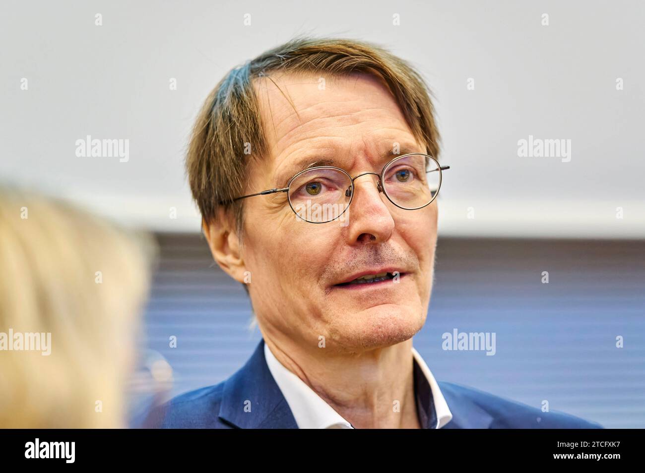 Karl Lauterbach - SPD Bundestagsfraktion Deutschland, Berlin, 12.12.2023: Bundesgesundheitsminister Karl Lauterbach SPD im Bundestag. SPD Bundestagsfraktion - Letzte Sitzung vor Weihnachten. *** Karl Lauterbach SPD Bundestagsfraktion Deutschland, Berlin, 12 12 2023 Bundesgesundheitsminister Karl Lauterbach SPD in der SPD Bundestagsfraktion letztes Treffen vor Weihnachten Stockfoto