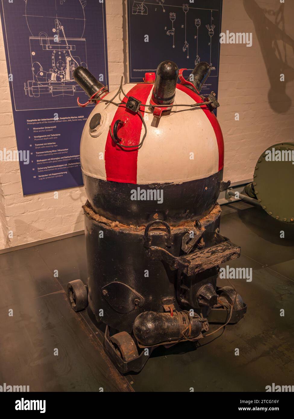 Ein Ankerbergwerk der russischen Marine im Internationalen Seeschifffahrtsmuseum in der HafenCity, Hamburg. Stockfoto