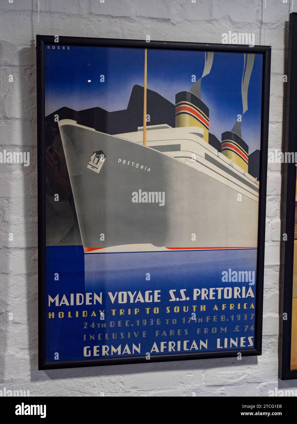 Vintage-Poster zur Förderung der Jungfernfahrt der SS Pretoria im Jahr 1936, International Maritime Museum, Hamburg, Deutschland. Stockfoto