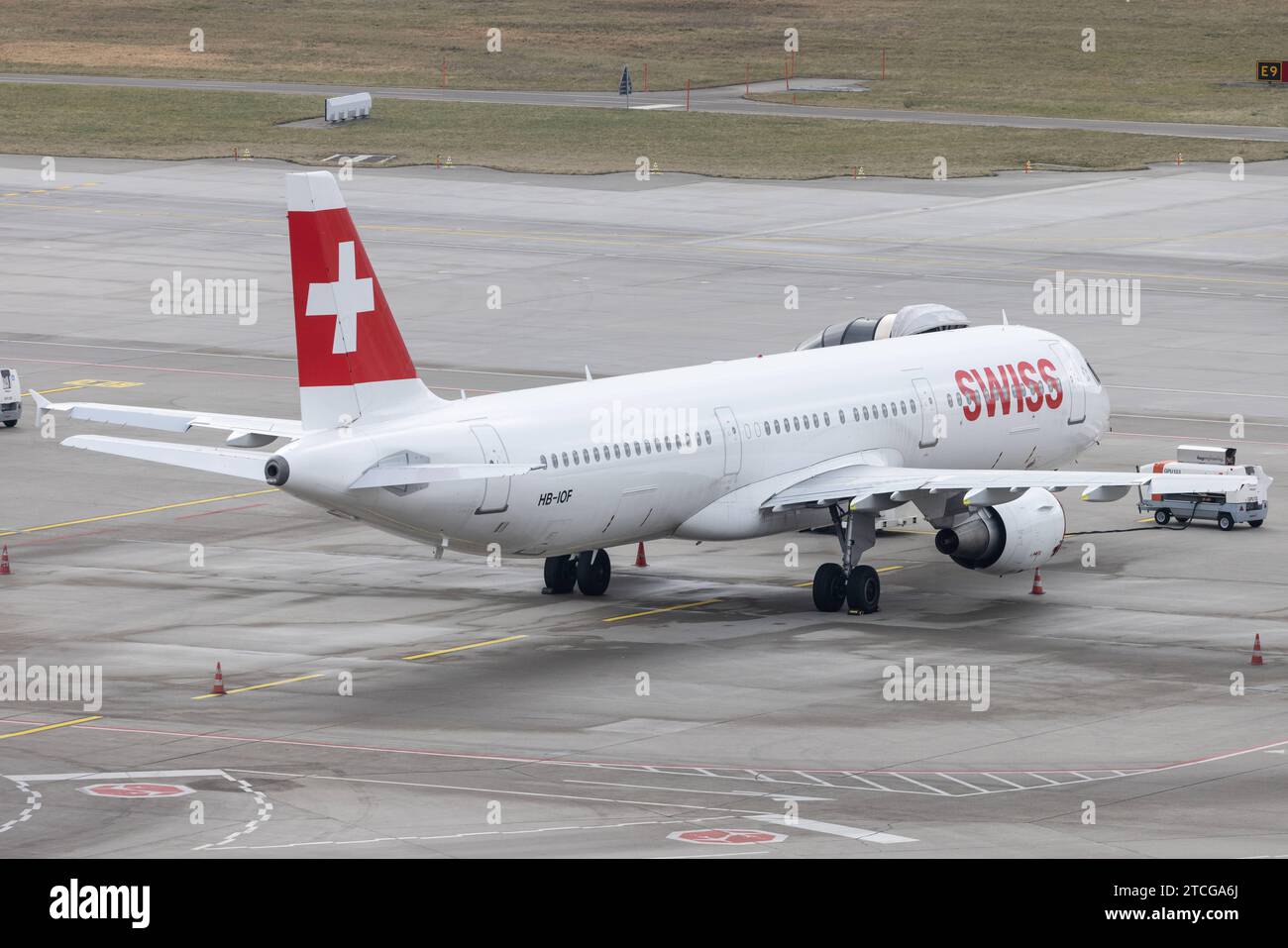 Der Airbus A320-214 A320 der Fluglinie Swiss LX / SWR mit der Registrierung HB-IJP MSN: 0681 parkt am Flughafen Zürich LSZH/ZRH. Kloten Zürich Schweiz *** der Airbus A320 214 A320 der Fluggesellschaft Swiss LX SWR mit der Registrierung HB IJP MSN 0681 parkt am Flughafen Zürich LSZH ZRH Kloten Zürich Schweiz Stockfoto