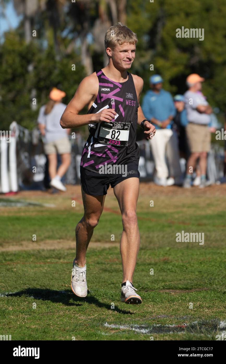 Davis Rydman belegt den 28. Platz im Jungen-Rennen in 15:56,1, während der Foot locker Cross Country Championships am Samstag, 9. Dezember 2023, in San Diego. Stockfoto