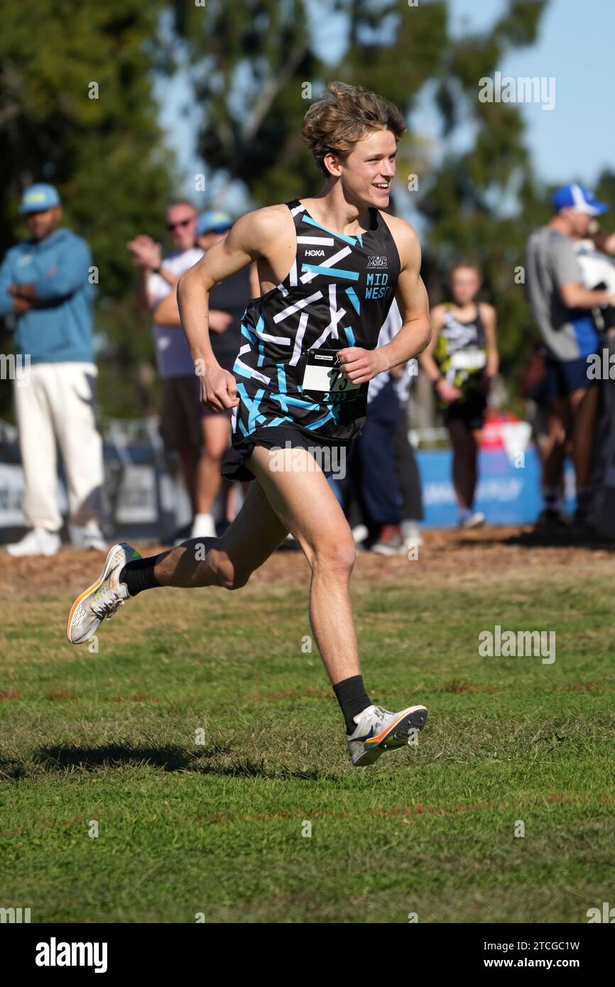 Cameron Todd belegt den achten Platz im Jungen-Rennen in 15:30,0, während der Foot locker Cross Country Championships am Samstag, 9. Dezember 2023, in San Diego. Stockfoto