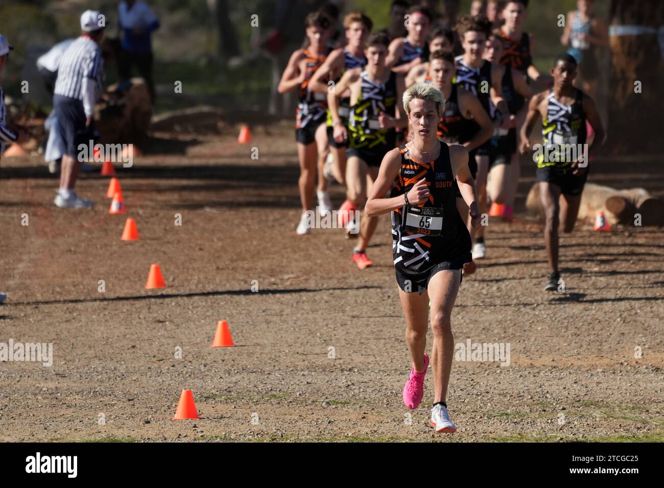 Ty Steorts belegte den sechsten Platz des Jungen-Rennens in 15:21,2, während der Foot locker Cross Country Championships am Samstag, 9. Dezember 2023, in San Stockfoto