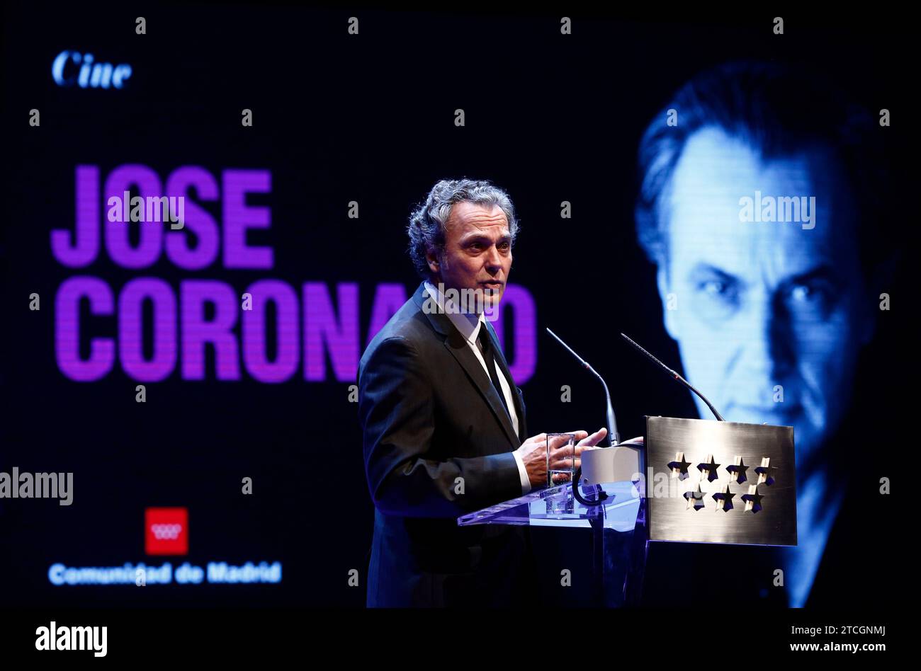 MADRID. November 2013. Der Präsident der Gemeinschaft Madrid Ignacio Gonzalez überreicht Montserrat Caballé die Internationale Medaille der Künste und die Kulturpreise der Gemeinschaft Madrid. Bild Oscar del Pozo ARCHDC. Quelle: Album / Archivo ABC / Oscar del Pozo Stockfoto