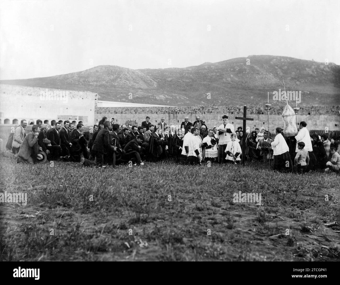 05/13/1906. Die Linie. Segen des neuen Friedhofs, der vom stadtrat dieser Stadt errichtet wurde, und damit einen dringenden Bedarf zu decken, da es so war, dass Leichen früher in Gibraltar begraben wurden, von dessen Platz die Linie 700 Meter entfernt ist. Eröffnet am 14. Dieses Jahres von Bürgermeister Juan Bautista Fariñas. Quelle: Album/Archivo ABC Stockfoto