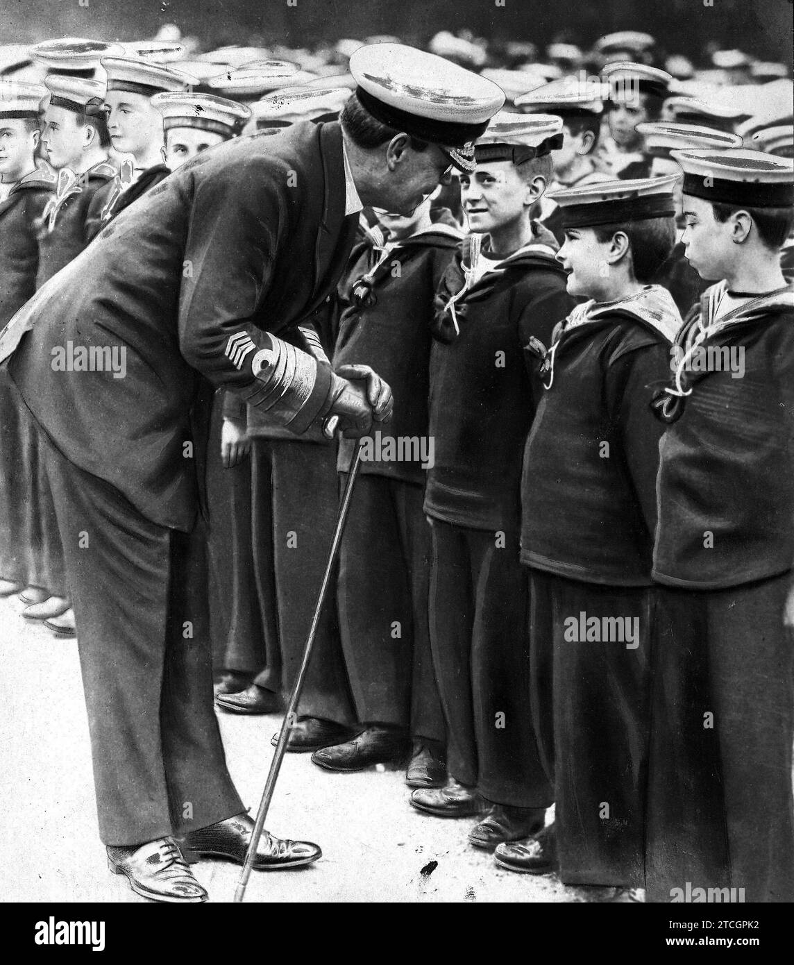 05/31/1918. Die Zukünftigen Englischen Seeleute. Admiral Rosslyn Vemyss, erster Herr der Admiralität, über die Jugend der Kinderbrigade. Quelle: Album/Archivo ABC Stockfoto