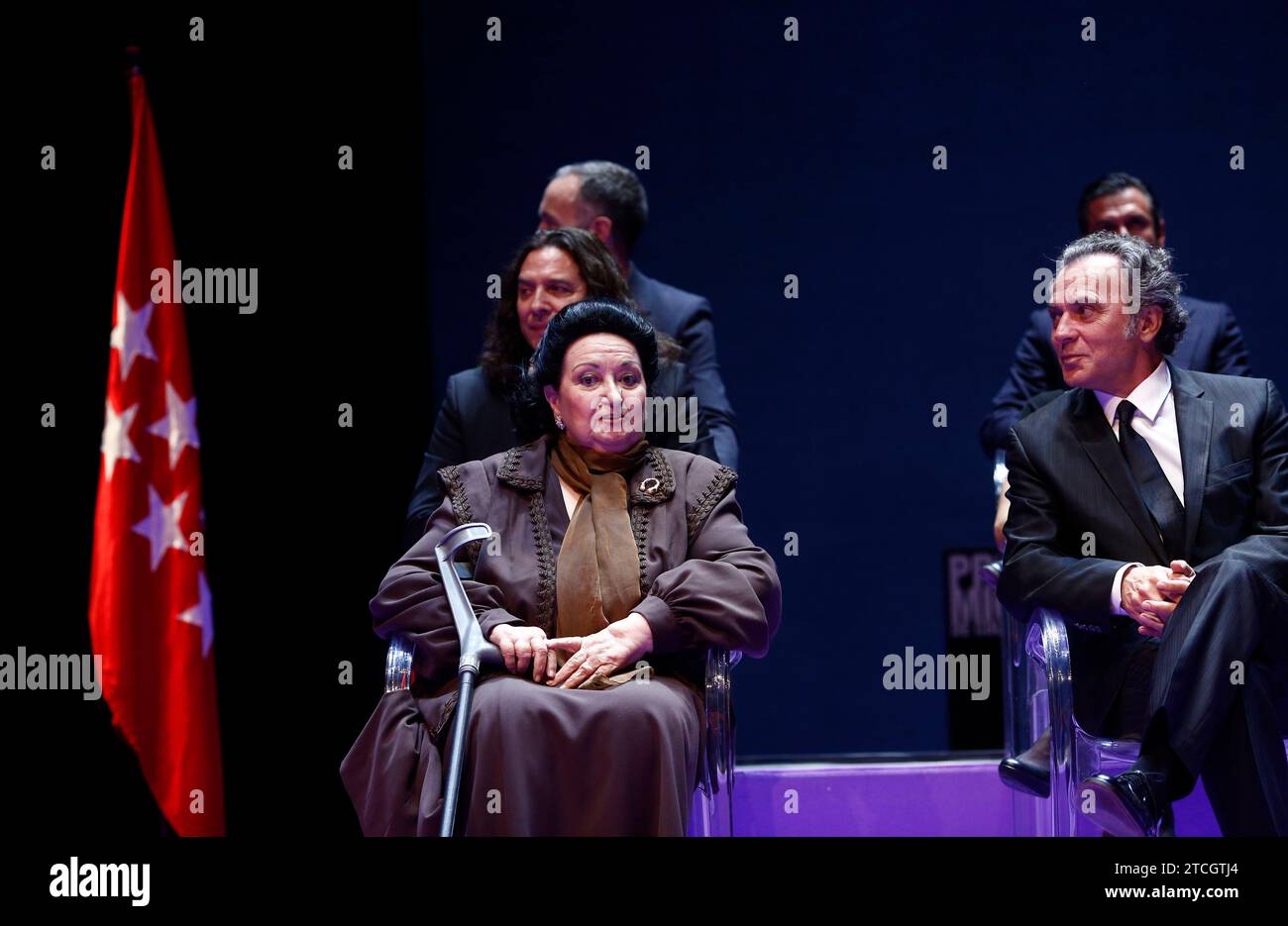 MADRID. November 2013. Der Präsident der Gemeinschaft Madrid Ignacio Gonzalez überreicht Montserrat Caballé die Internationale Medaille der Künste und die Kulturpreise der Gemeinschaft Madrid. Bild Oscar del Pozo ARCHDC. Quelle: Album / Archivo ABC / Oscar del Pozo Stockfoto