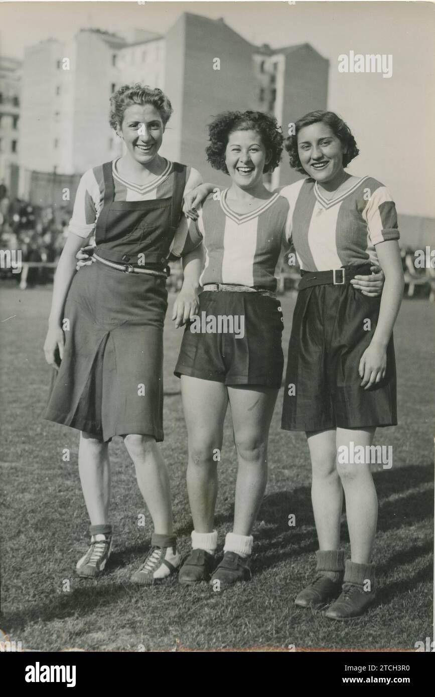 06/10/2021. Madrid, 4.11.1936. Das Stürmertrio der Handballmannschaft Nacional, die für den Sieg gegen Madrid in einem der Spiele der Castilla-Meisterschaft verantwortlich ist. Quelle: Album / Archivo ABC / Albero y Segovia Stockfoto