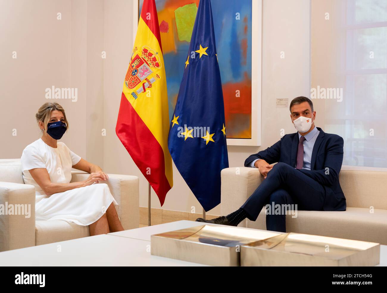 Madrid, 07.10.2021. Außerordentlicher Ministerkongress. Pedro Sánchez trifft sich mit Yolanda Díaz. Foto: Ignacio Gil. ARCHDC. Quelle: Album / Archivo ABC / Ignacio Gil Stockfoto