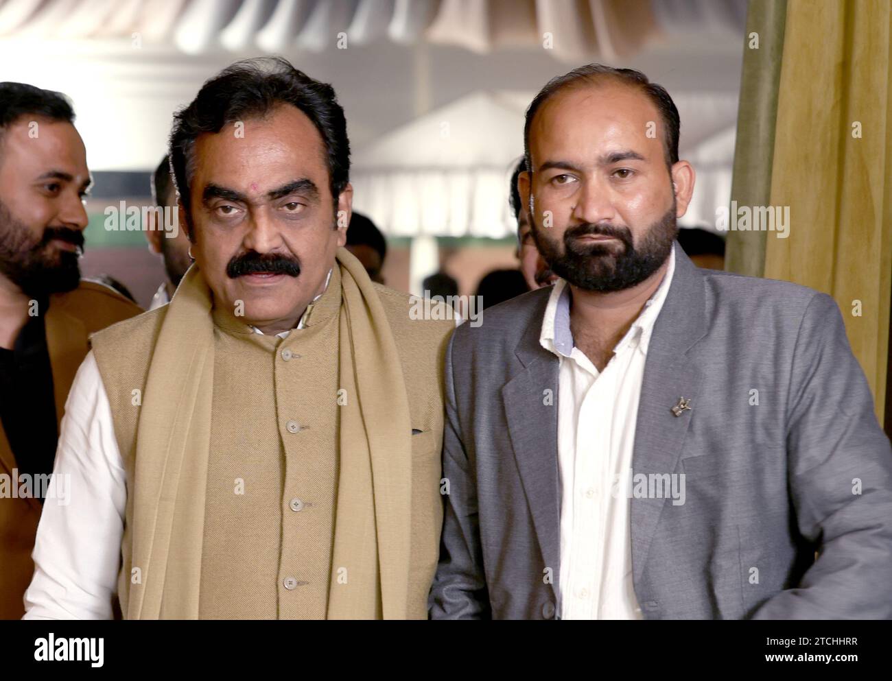 Jabalpur MLA Rakesh Singh trifft sich mit der führenden indischen Fotojournalistin Uma Shankar Mishra während einer Veranstaltung im Heritage Center in Delhi, Foto - CP Mishra Stockfoto