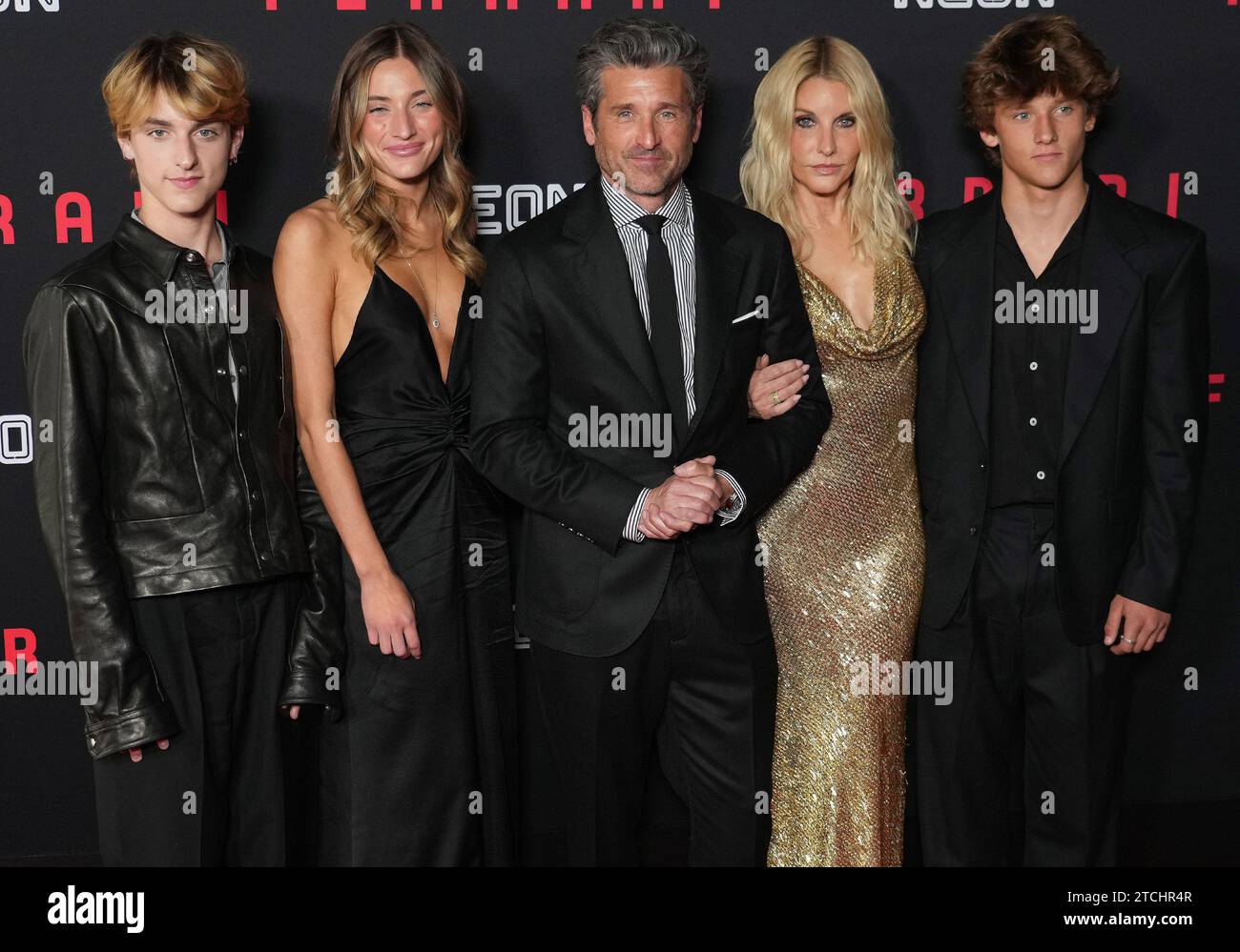 Los Angeles, USA. Dezember 2023. (L-R) Sullivan Dempsey, Talula Dempsey, Patrick Dempsey, Jillian Fink und Darby Dempsey bei der Premiere des Neon FERRARI Los Angeles in der Director's Guild of America in Los Angeles, KALIFORNIEN am Dienstag, den 12. Dezember 2023. (Foto: Sthanlee B. Mirador/SIPA USA) Credit: SIPA USA/Alamy Live News Stockfoto