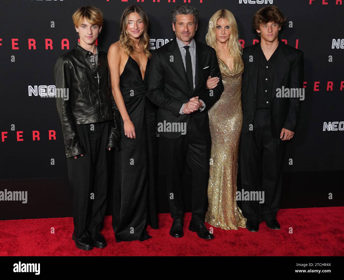 Los Angeles, USA. Dezember 2023. (L-R) Sullivan Dempsey, Talula Dempsey, Patrick Dempsey, Jillian Fink und Darby Dempsey bei der Premiere des Neon FERRARI Los Angeles in der Director's Guild of America in Los Angeles, KALIFORNIEN am Dienstag, den 12. Dezember 2023. (Foto: Sthanlee B. Mirador/SIPA USA) Credit: SIPA USA/Alamy Live News Stockfoto