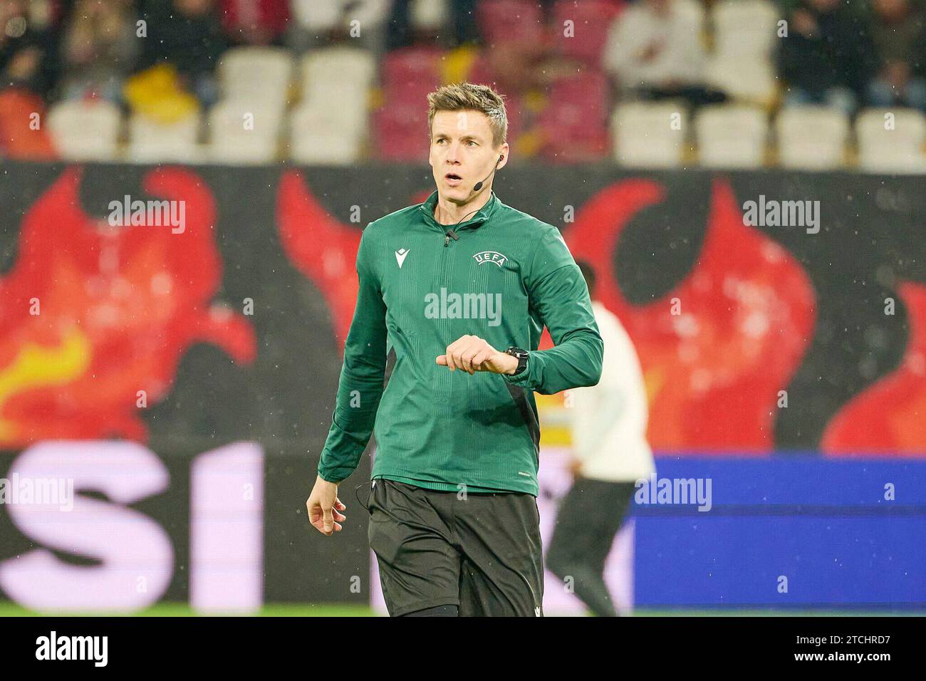 Salzburg, Österreich 12. Dezember 2023: Champions League 2023/2024 - RB Salzburg gegen Benfica Lissabon im Bild: Schiedsrichter Daniel Siebert (DE) Stockfoto