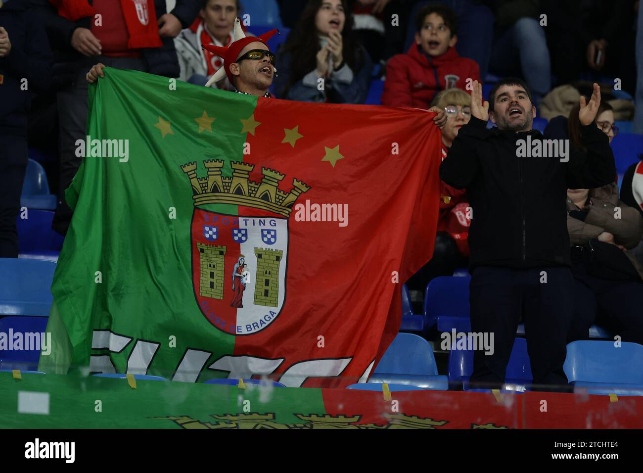 Anhänger von braga während des UEFA-Champions-Ligaspiels zwischen SSC Napoli und Braga im Diego Armando Maradona Stadium in Neapel, Süditalien, am 12. Dezember 2023. Stockfoto