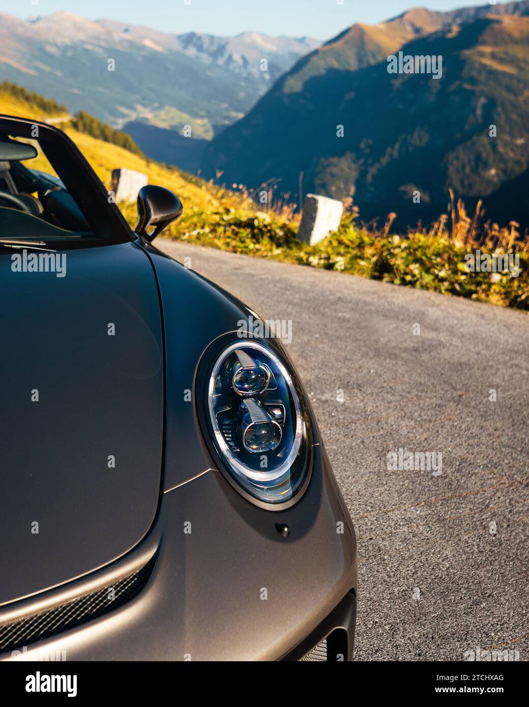 Porsche 911 Speedster auf wunderschönen alpen und Bergstraßen. Großglockner, Österreich Stockfoto