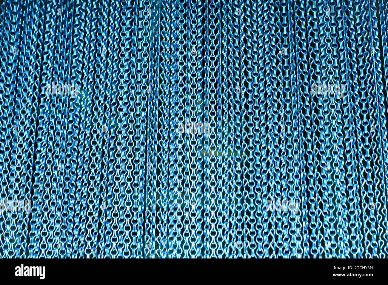 Blauer Metallkettenvorhang Nahaufnahme Stockfoto