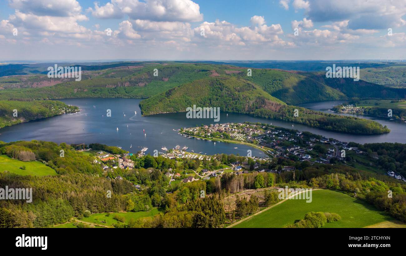 Luftaufnahme des Rursee in der Eifel, Deutschland mit Woffelsbach, einem Stadtteil der Stadt Simmerath Stockfoto