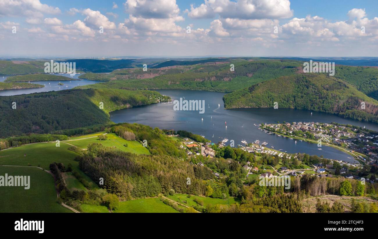 Luftaufnahme des Rursee in der Eifel, Deutschland mit Woffelsbach, einem Stadtteil der Stadt Simmerath Stockfoto