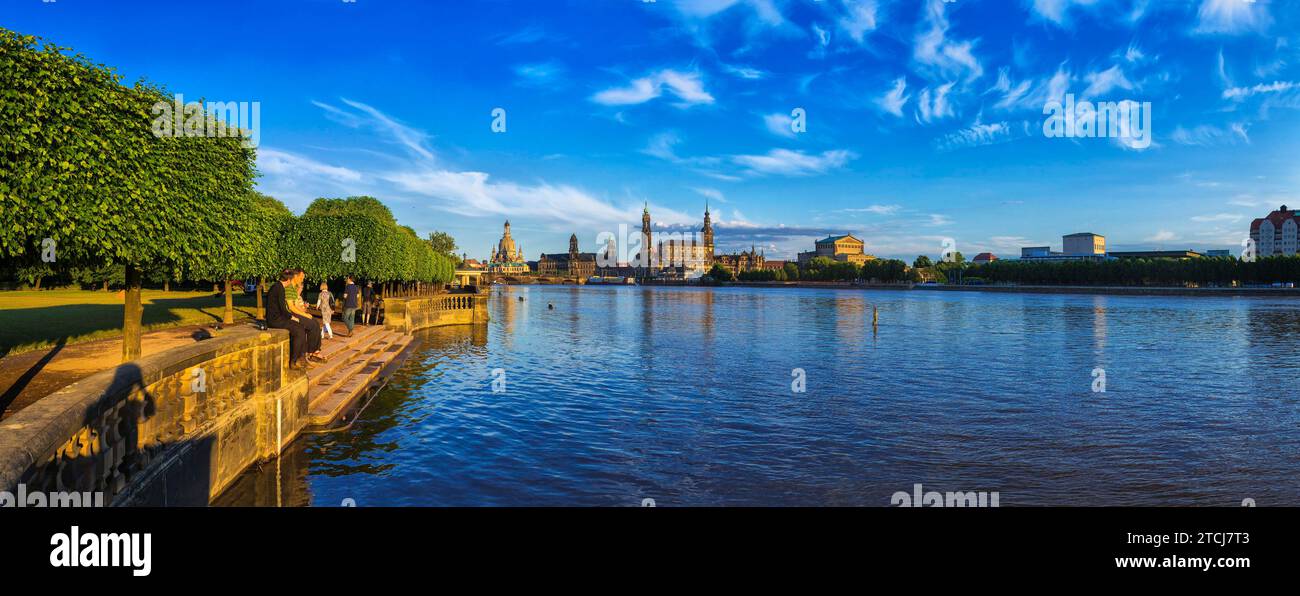 Dresdner Silhouette mit Blick auf den Canaletto am Hochwasser Stockfoto