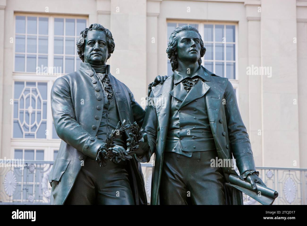 Deutsches Nationaltheater Weimar mit Goethe-Schiller-Statue Stockfoto