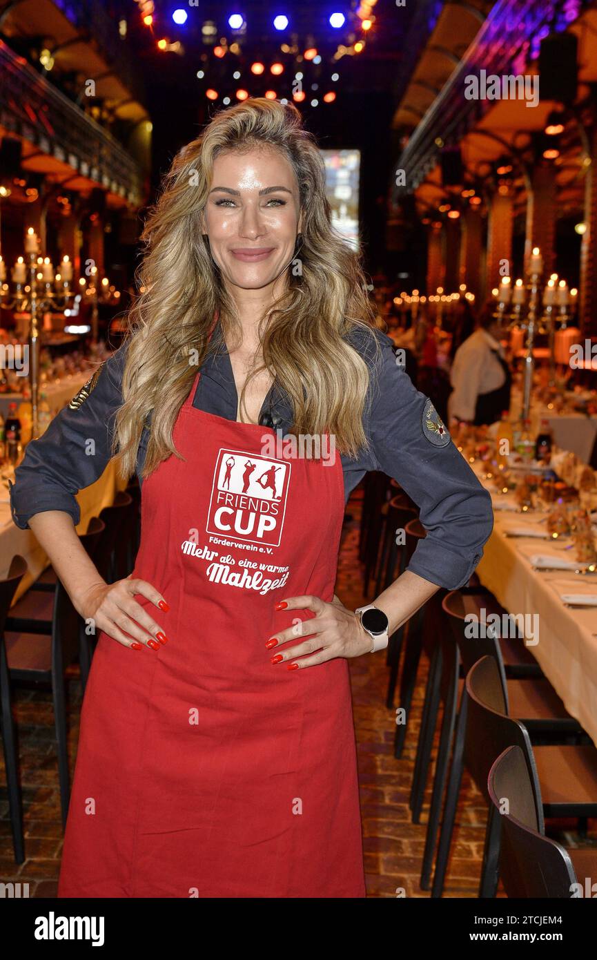 Yasmina Filali / Charity-Veranstaltung / mehr als eine warme Mahlzeit / Hamburg / 12. Dezember 2023 *** Yasmina Filali Wohltätigkeitsveranstaltung mehr als eine warme Mahlzeit Hamburg 12. Dezember 2023 Stockfoto