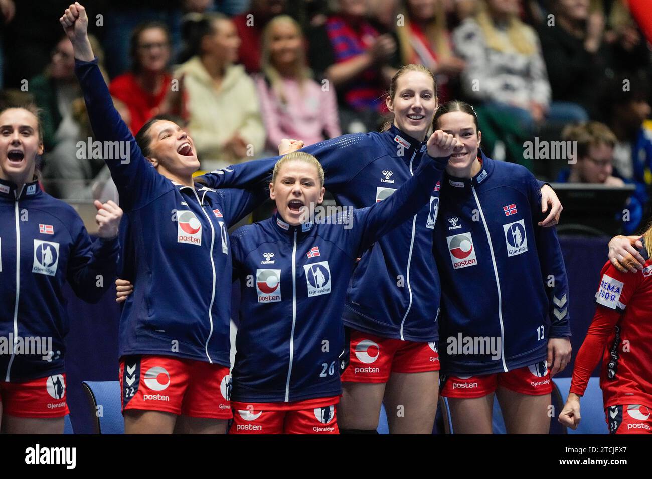 Trondheim 20231212.Norwegen feiert den Sieg nach dem Viertelfinale bei der Handball-Weltmeisterschaft zwischen den Niederlanden und Norwegen in Trondheim Spektrum. Foto: Beate Oma Dahle / NTB Stockfoto