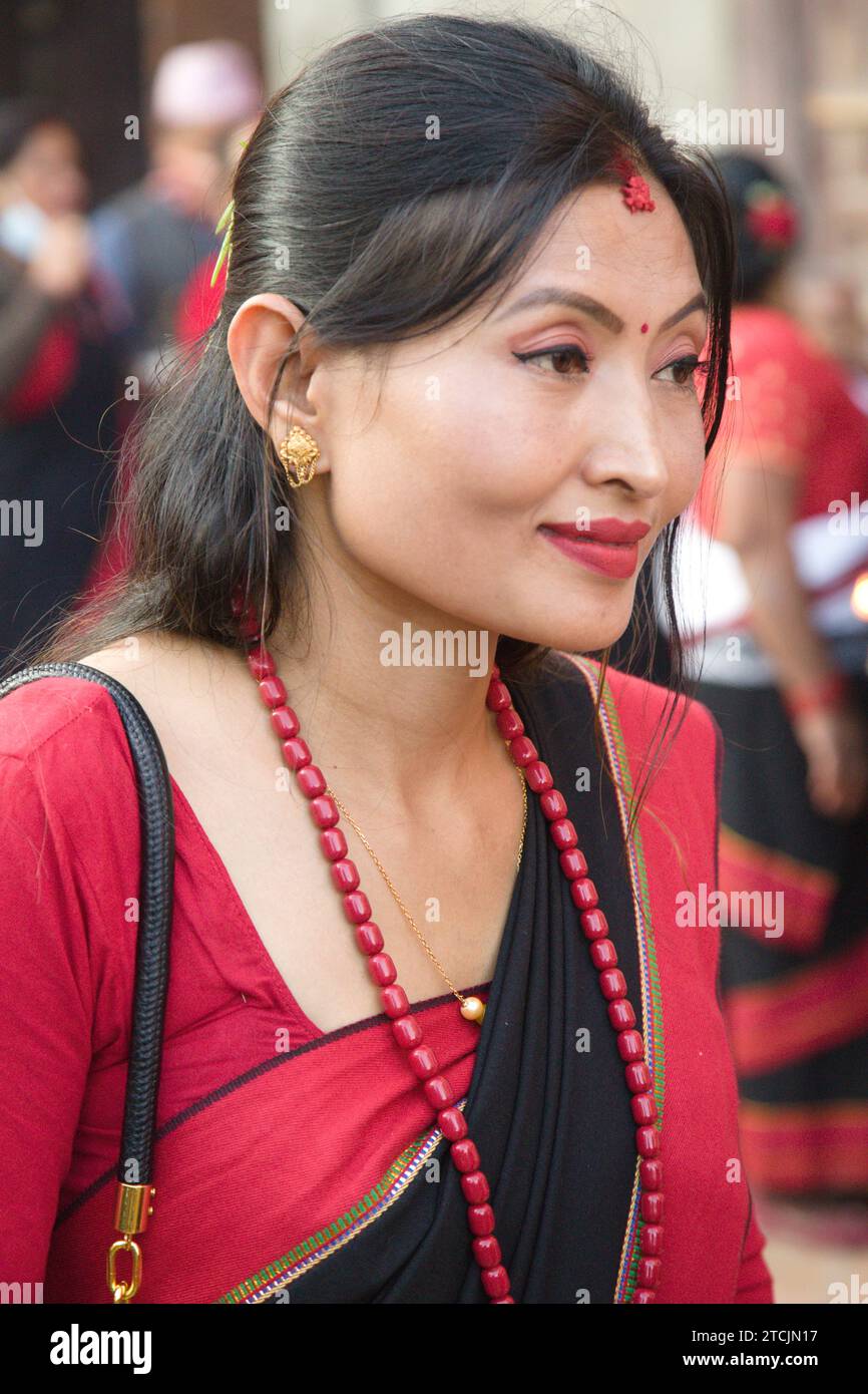 Nepal, Bhaktapur, Dashain Festival, Menschen, junge Frau, Hochformat, Stockfoto
