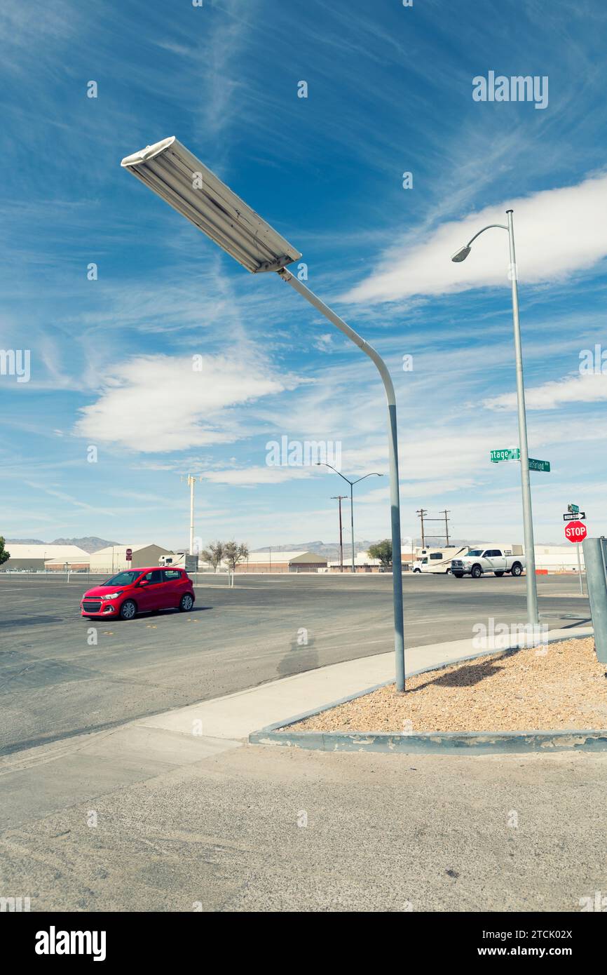 Straßenlaterne auf der Straße mit blauem Himmel mit Filtereffekt Stockfoto