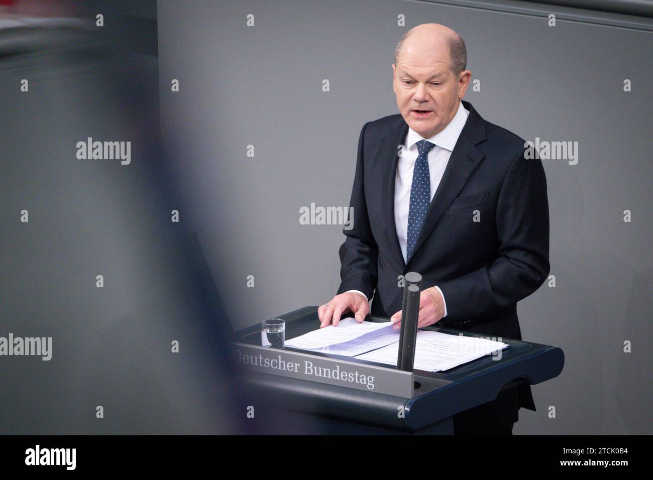 Deutscher Bundestag, 143. Plenarsitzung Bundeskanzler Olaf Scholz SPD ...