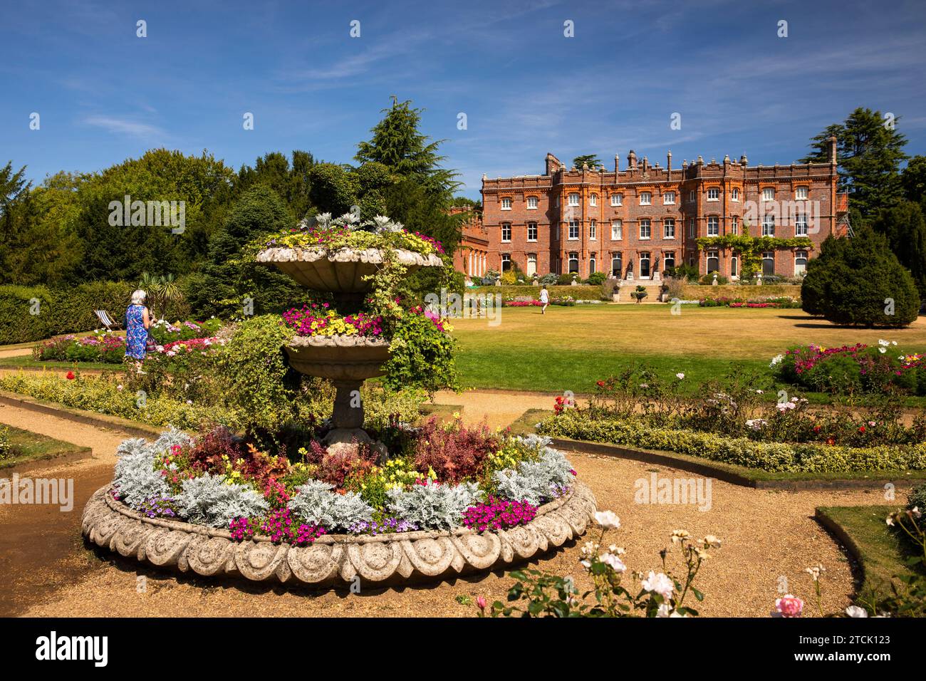 Großbritannien, England, Buckinghamshire, High Wycombe, Hughenden Manor Parterre Garden, Blumenpflanzung Stockfoto