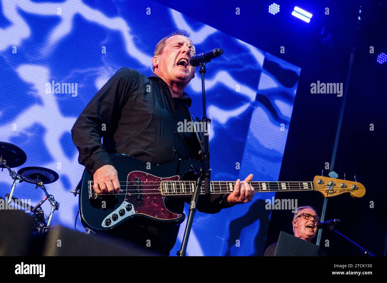 Andy McCluskey von OMD (Orchestral Manoeuvres in the Dark) trat auf dem Release Athens Festival x SNF Nostos in Plateia Nerou/Griechenland im Juni 2023 auf Stockfoto