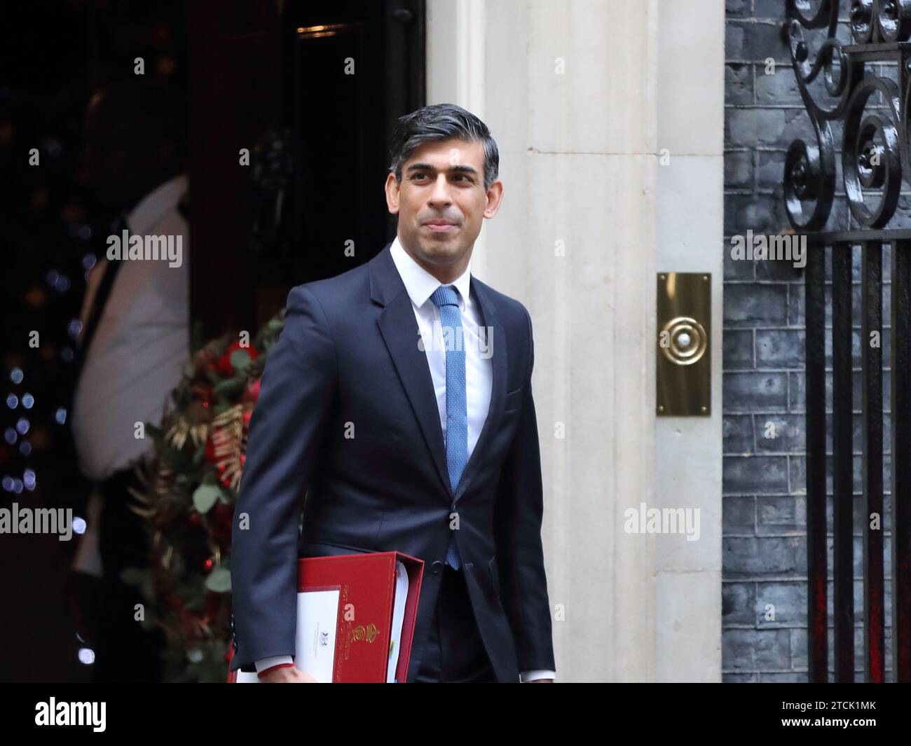 London, Großbritannien. Dezember 2023. Der britische Premierminister Rishi Sunak verlässt die Downing Street 10, um an den letzten Fragen des Premierministers der PMQ für das Jahr im Parlament teilzunehmen. Quelle: Uwe Deffner/Alamy Live News Stockfoto