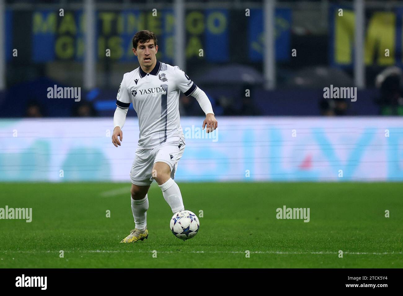 Mailand, Italien. Dezember 2023. Aihen Munoz von Real Sociedad in Aktion während des Fußballspiels der UEFA Champions League zwischen dem FC Internazionale und Real Sociedad im Stadio Giuseppe Meazza am 12. Dezember 2023 in Mailand. Quelle: Marco Canoniero/Alamy Live News Stockfoto