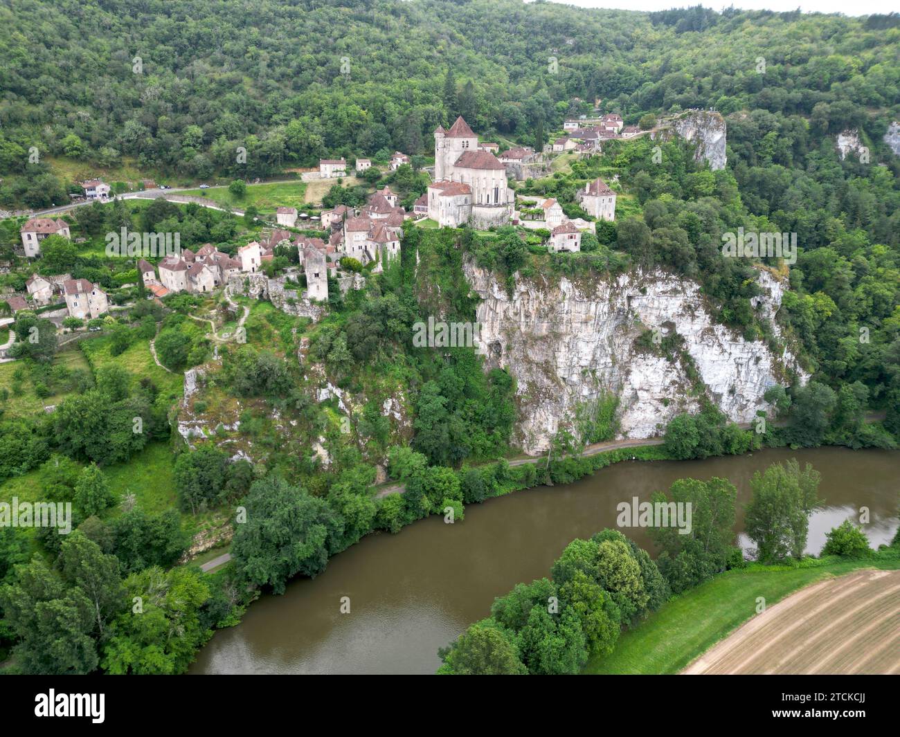 Saint-Cirq-Lapopie Lot Tal Frankreich Drohne , aus der Luft Stockfoto