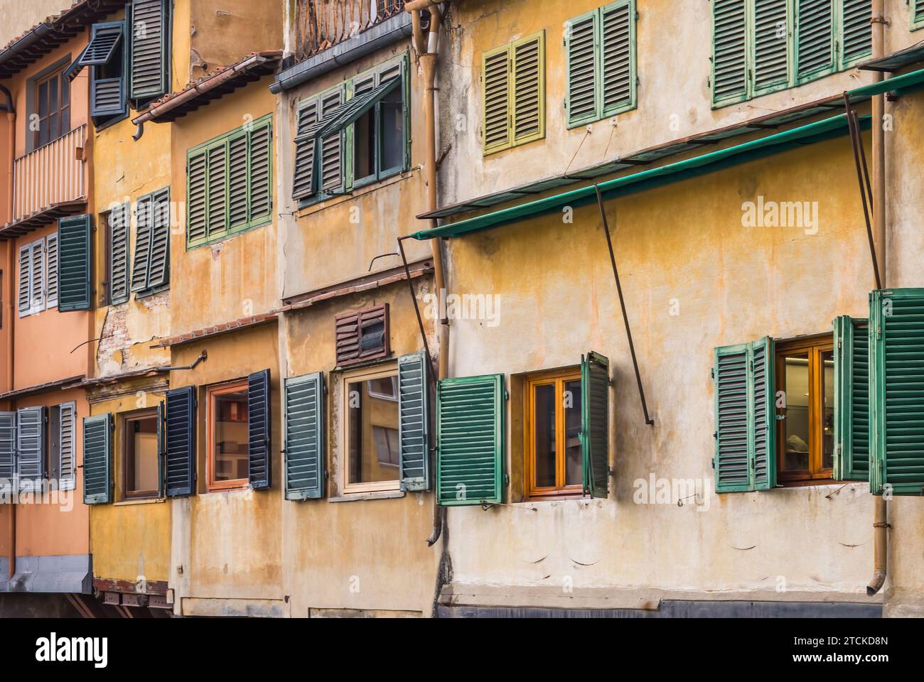 Detail der Alten Brücke („Ponte Vecchio“) in Florenz, Italien Stockfoto