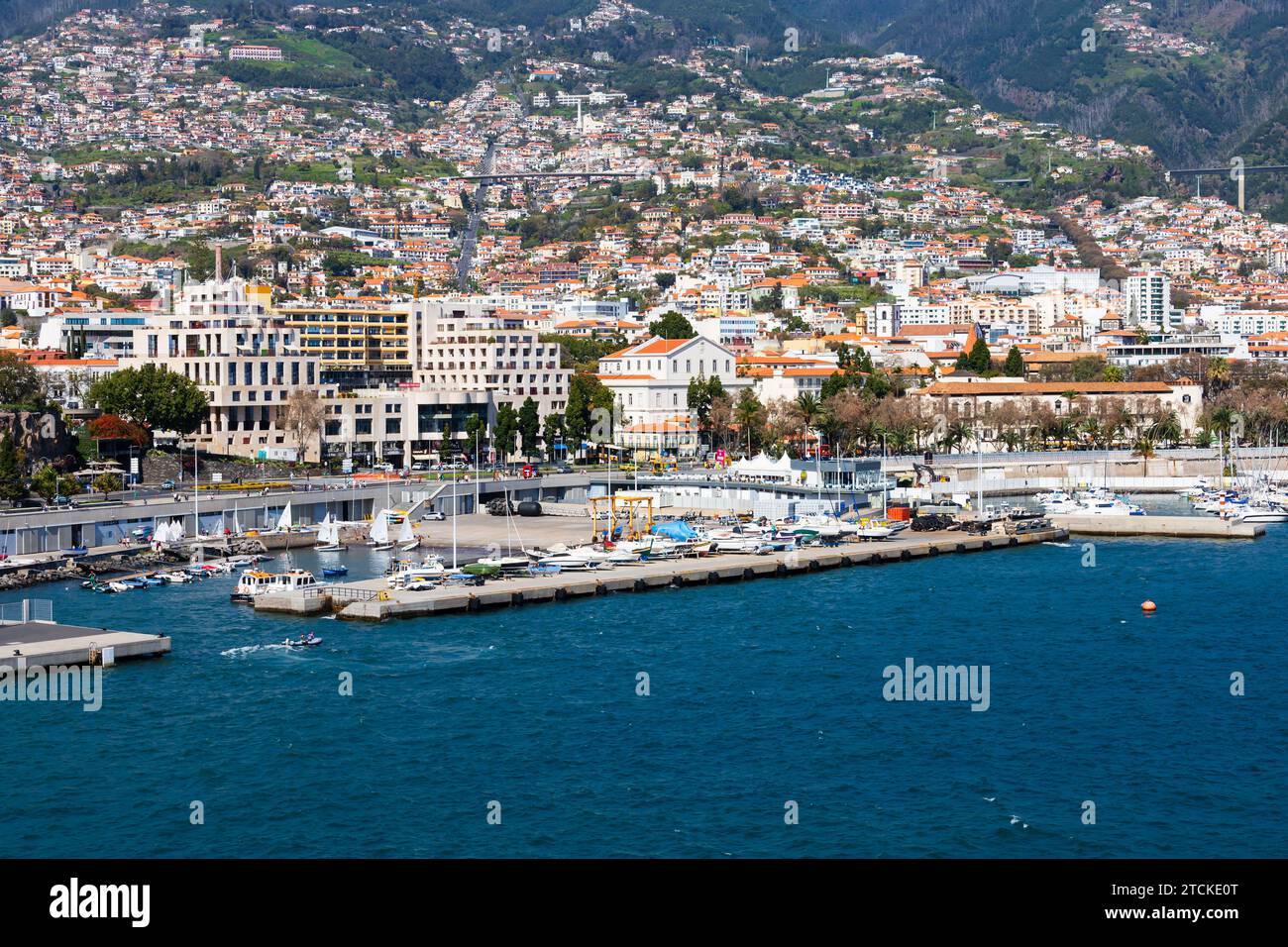 Blick auf den Hafen und den Yachthafen, Funchal, Madeira, Portugal Stockfoto