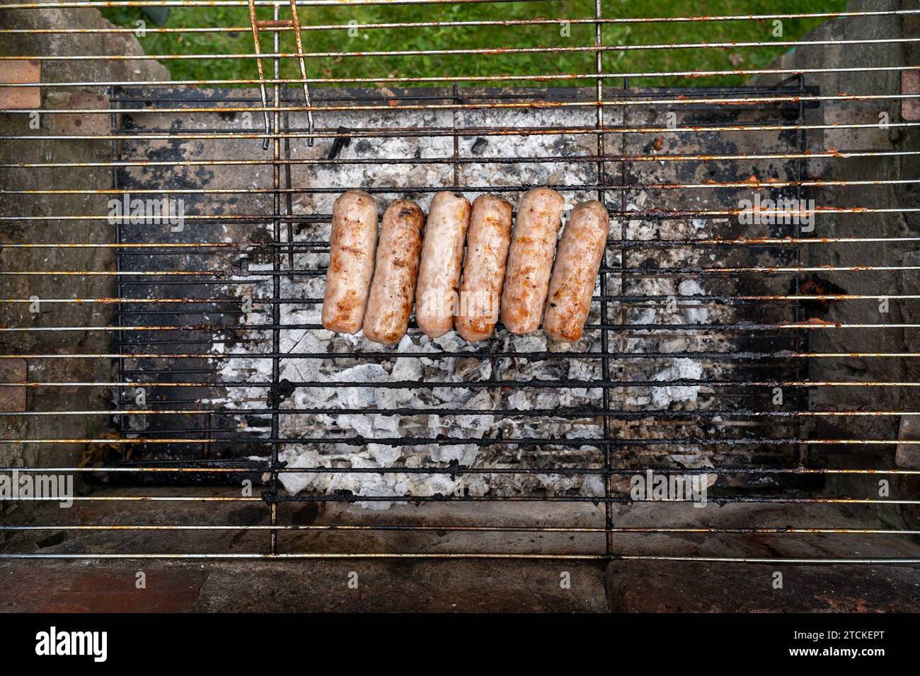 Grillparty, gegrilltes Essen auf einem grillpfad, offene Flamme Stockfoto